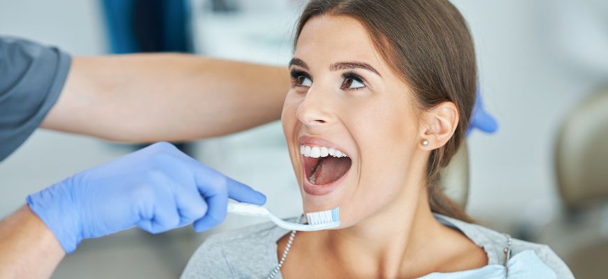 How to Brush Your Teeth Properly